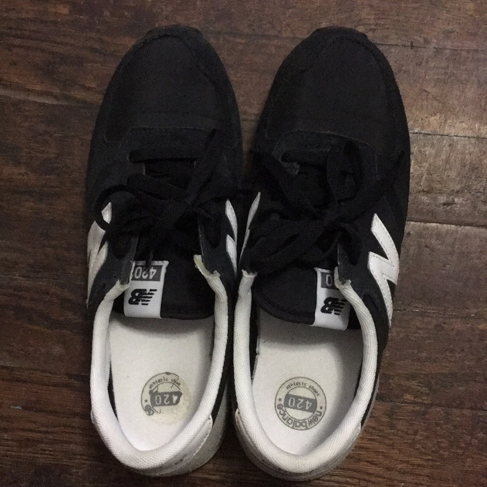 New balance 420 in black and grey